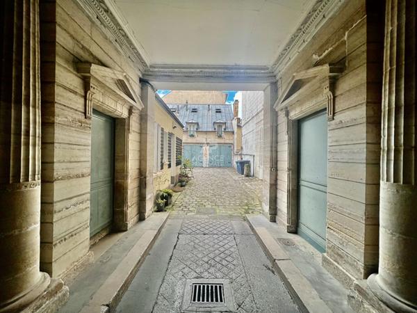 "Versailles Notre Dame" Duplex de caractère de 114m² au calme absolu, 1 Rue de la Paroisse ! Loyer 2 650 €/mois charges comprises **  - Référence  27591