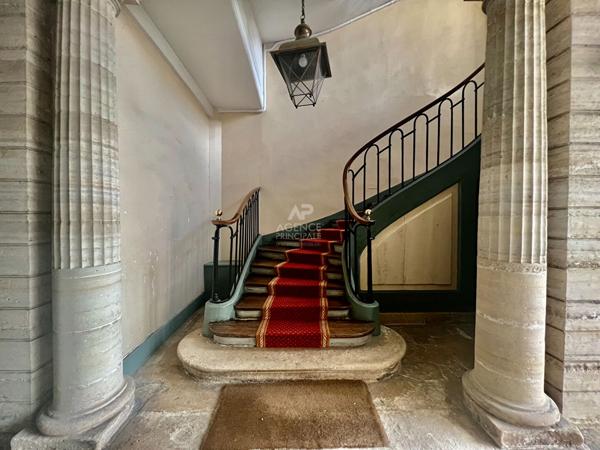 "Versailles Notre Dame" Duplex de caractère de 114m² au calme absolu, 1 Rue de la Paroisse ! Loyer 2 650 €/mois charges comprises **  - Référence  27591