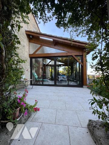 Au calme d'un hameau, habitation avec garage et jardin