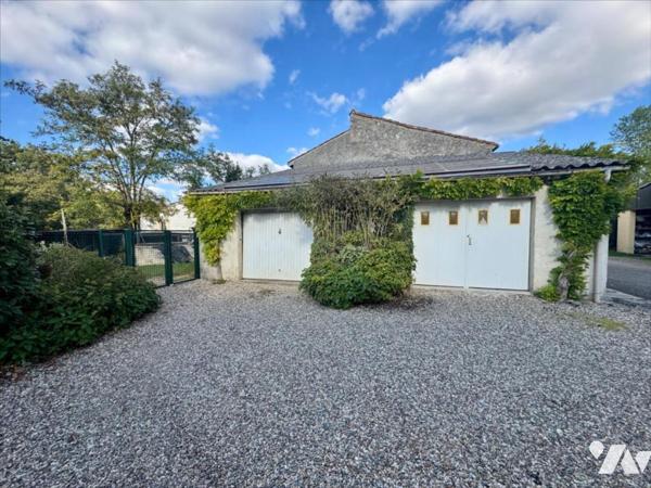Au calme d'un hameau, habitation avec garage et jardin
