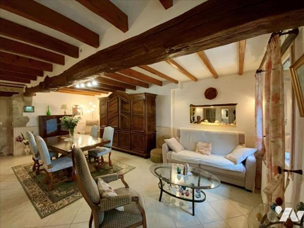 Au calme d'un hameau, habitation avec garage et jardin