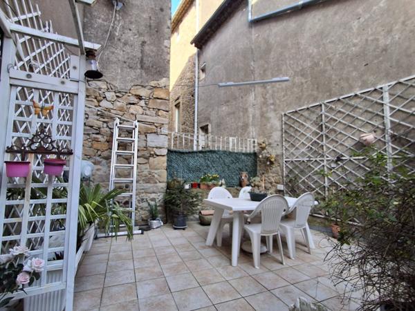 A GRAISSESSAC Charmante maison de village avec toit et façade neufs