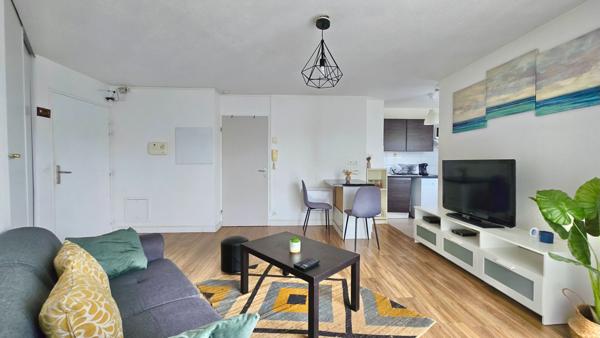 APPARTEMENT 2 PIÈCES 41,5 M² - ÉVRY-COURCOURONNES, AVEC BALCON ET PISCINE