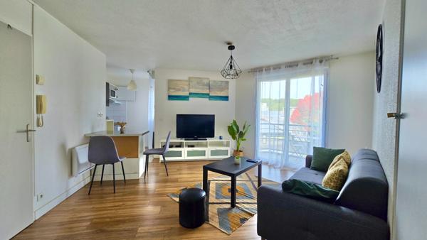 APPARTEMENT 2 PIÈCES 41,5 M² - ÉVRY-COURCOURONNES, AVEC BALCON ET PISCINE