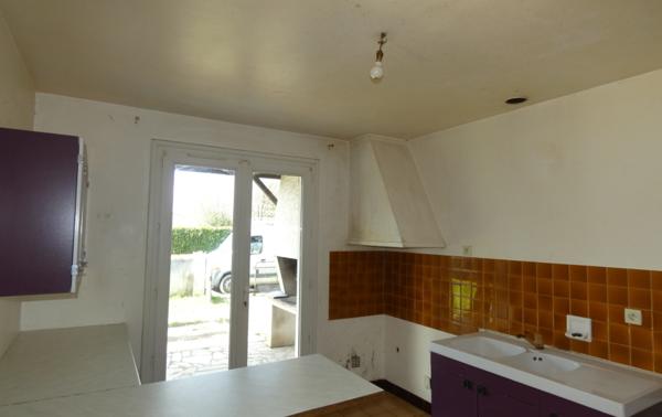 SAUJON PROCHE CENTRE – MAISON DE PLAIN PIED TROIS CHAMBRES SUR UN TERRAIN DE 614 M²