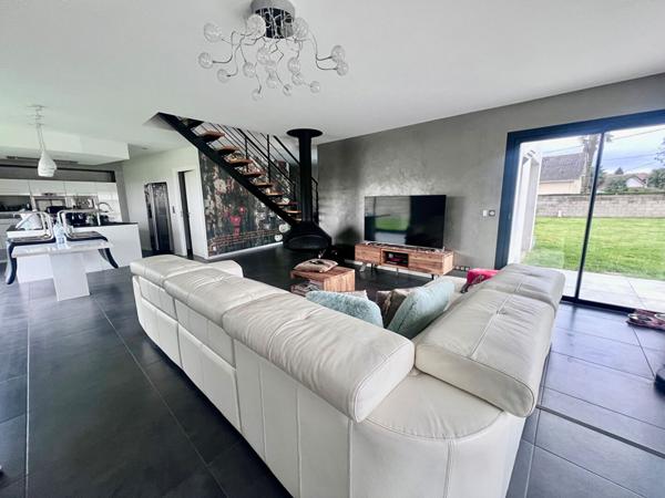 Maison 5 chambres ,piscine et garage