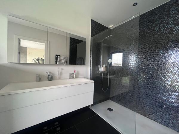 Maison 5 chambres ,piscine et garage