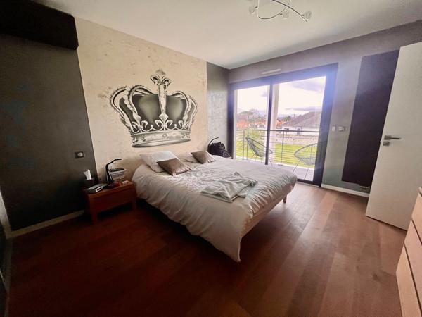 Maison 5 chambres ,piscine et garage