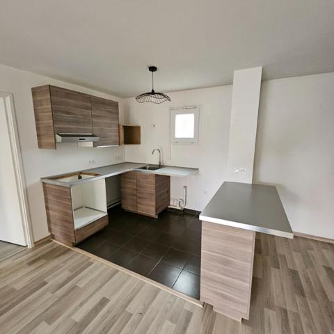 À Vendre,  Centre-ville de Rambouillet, 2 pièces avec balcon et parking