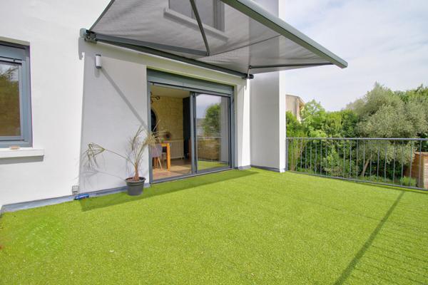 AGEN - Maison rénovée de 131 m² avec 3 chambres, 1 bureau, piscine, jardin et parking quartier calme et résidentiel.