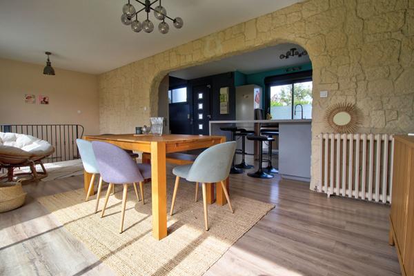 AGEN - Maison rénovée de 131 m² avec 3 chambres, 1 bureau, piscine, jardin et parking quartier calme et résidentiel.