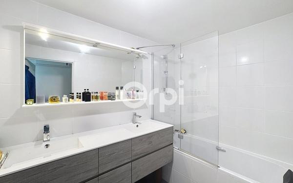 Appartement à vendre    3 pièces • 73,70 m2 Paris 15