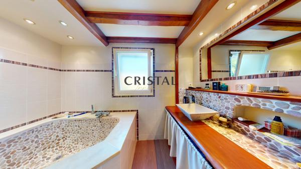 MAISON AVEC PISCINE INTÉRIEURE Royan (17200)