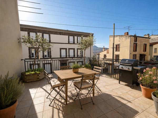 Maison de bourg avec terrasse et vue dégagée – Beaumont (63110)
