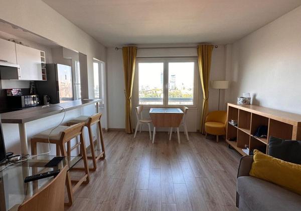 Studio refait à neuf avec une vue panoramique