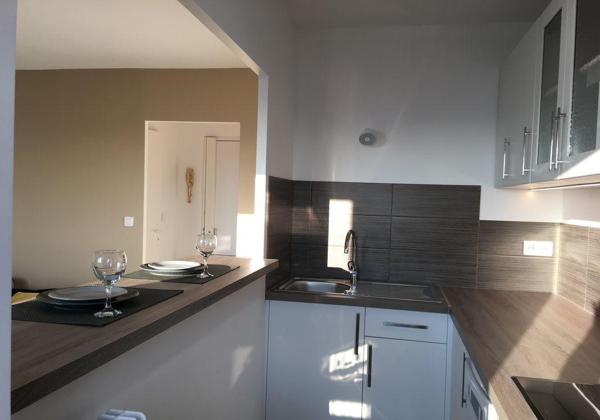 Studio refait à neuf avec une vue panoramique