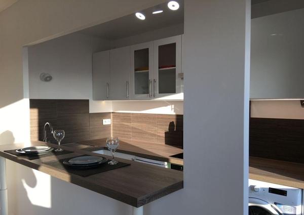 Studio refait à neuf avec une vue panoramique