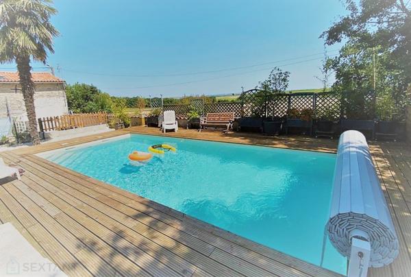 Une piscine, un gîte et une coquette maison à Val d'Auge, à 1h30 de l'océan