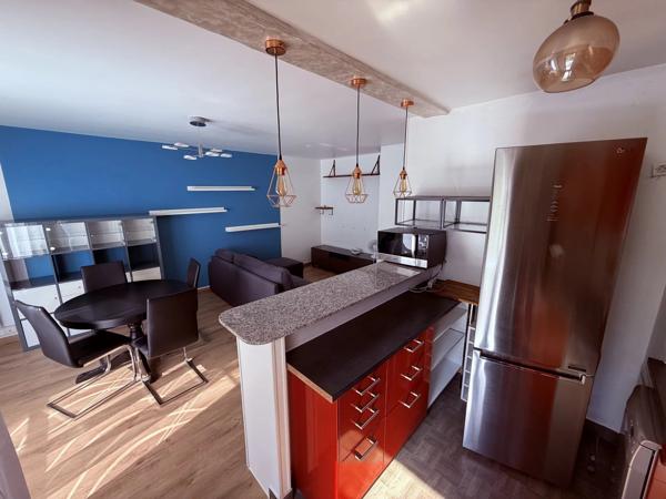 Location                                                      Appartement
                        
                     2 pièces                      48 m2                     à Charenton-le-Pont