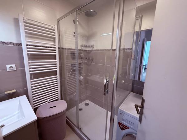 Location                                                      Appartement
                        
                     2 pièces                      48 m2                     à Charenton-le-Pont