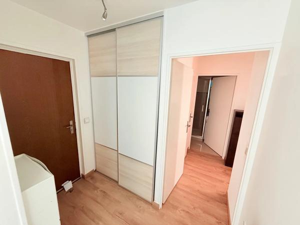 Location                                                      Appartement
                        
                     2 pièces                      48 m2                     à Charenton-le-Pont