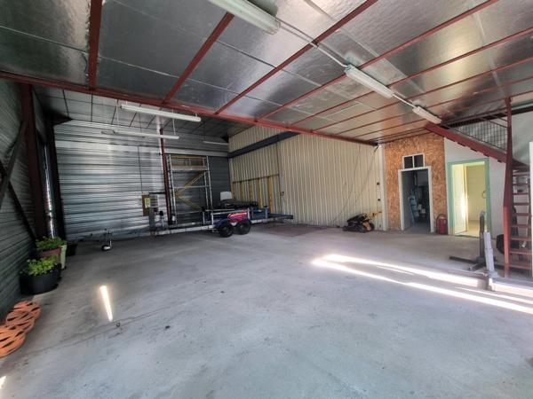 DOLUS ILE D'OLERON (17), A Louer Local Artisanal de 180m², en emplacement N°1 au cœur d'une ZAE attractive