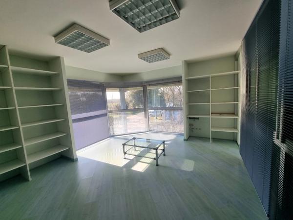 DOLUS ILE D'OLERON (17), A Louer Local Artisanal de 180m², en emplacement N°1 au cœur d'une ZAE attractive