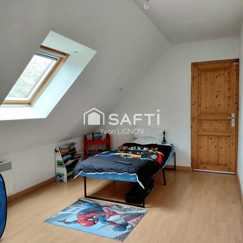 Maison familiale de 2003 avec 4 chambres, garage et jardin