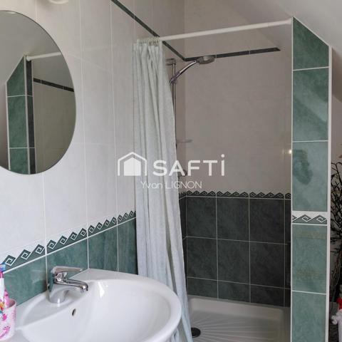 Maison familiale de 2003 avec 4 chambres, garage et jardin