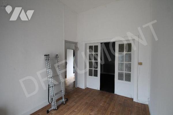 Vente d'un immeuble sur trois niveaux comprenant 9 logements.