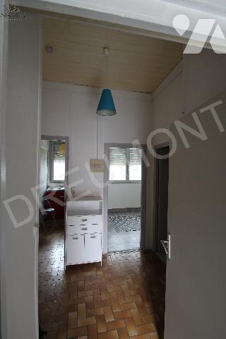 Vente d'un immeuble sur trois niveaux comprenant 9 logements.