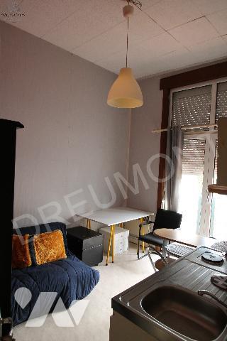 Vente d'un immeuble sur trois niveaux comprenant 9 logements.