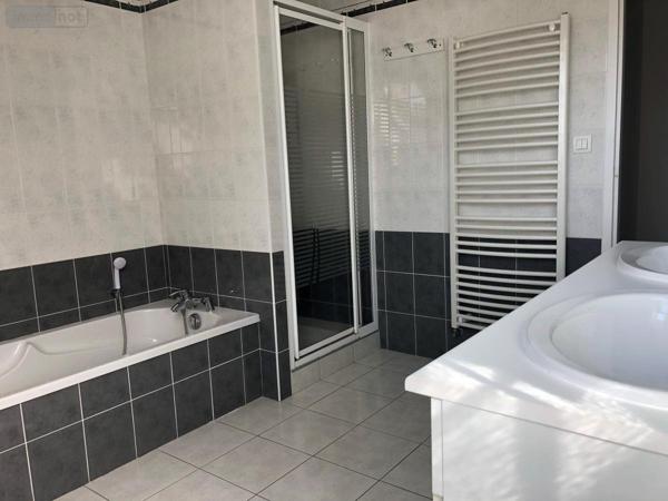 Maison à louer à Carquefou en Loire-Atlantique (44470), ref : 44028-L3