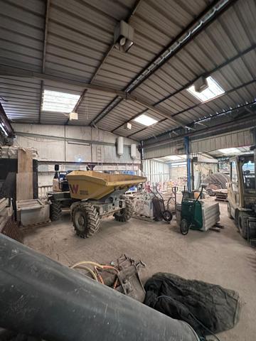 À vendre - Locaux d'activités/entrepôts 150 m² situé à Miramas (13140)