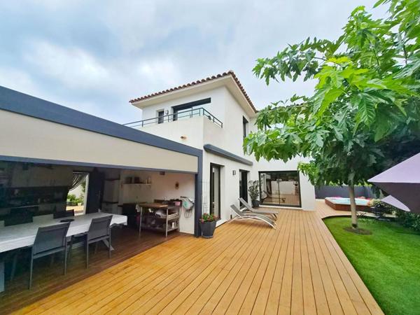 VILLA DE PRESTIGE T4 SANARY- Proche commerces et plages à pied