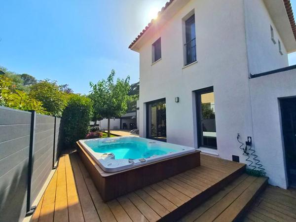 VILLA DE PRESTIGE T4 SANARY- Proche commerces et plages à pied