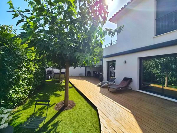VILLA DE PRESTIGE T4 SANARY- Proche commerces et plages à pied