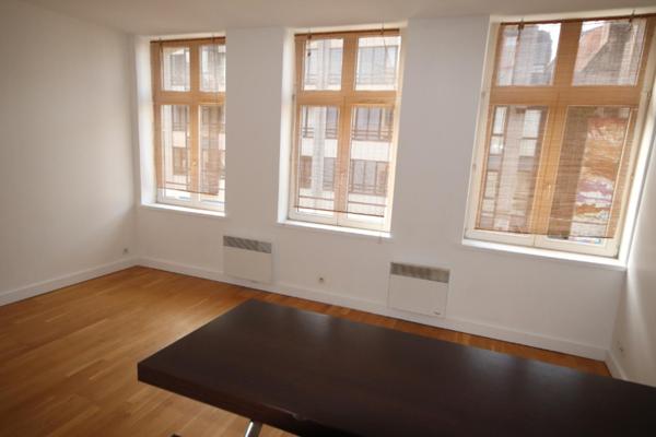 A LOUER : T3 à LILLE • Rue du Sec Arembault - LILLE-CENTRE • 935 € CC • Réf. 51-22