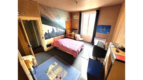 Immeuble hab / locatif 180m², 2cui, 6ch,+ s.aménageable, accès Loing