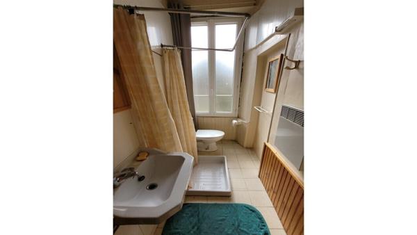 Immeuble hab / locatif 180m², 2cui, 6ch,+ s.aménageable, accès Loing