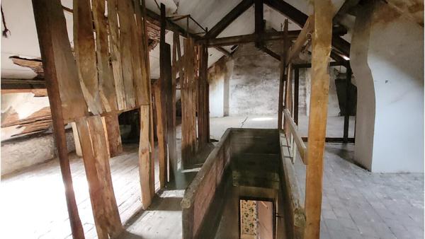 Immeuble hab / locatif 180m², 2cui, 6ch,+ s.aménageable, accès Loing