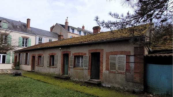 Immeuble hab / locatif 180m², 2cui, 6ch,+ s.aménageable, accès Loing