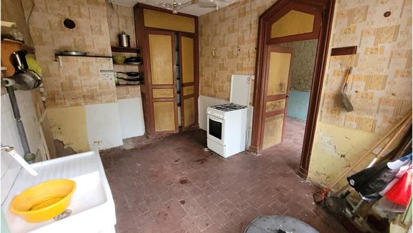 Immeuble hab / locatif 180m², 2cui, 6ch,+ s.aménageable, accès Loing