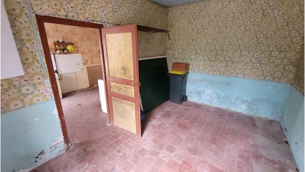 Immeuble hab / locatif 180m², 2cui, 6ch,+ s.aménageable, accès Loing