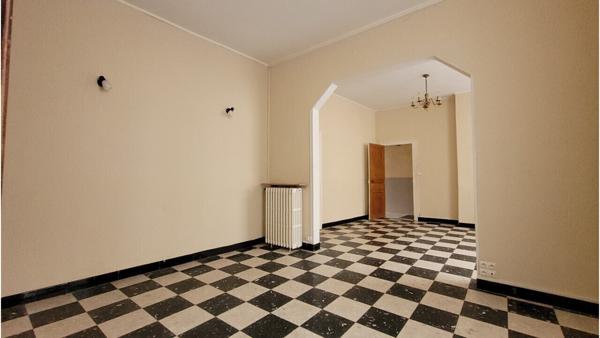 Immeuble hab / locatif 180m², 2cui, 6ch,+ s.aménageable, accès Loing