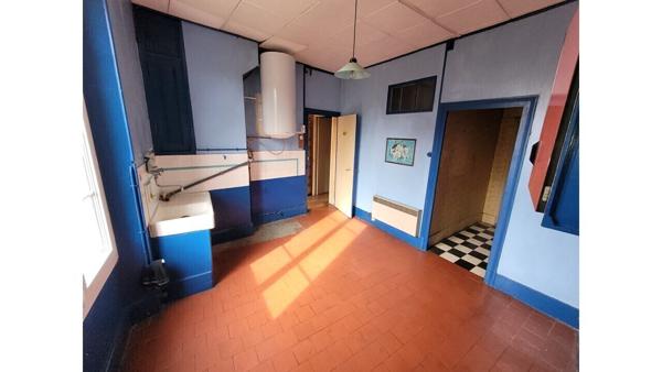 Immeuble hab / locatif 180m², 2cui, 6ch,+ s.aménageable, accès Loing