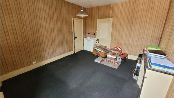 Immeuble hab / locatif 180m², 2cui, 6ch,+ s.aménageable, accès Loing