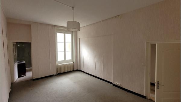 Immeuble hab / locatif 180m², 2cui, 6ch,+ s.aménageable, accès Loing