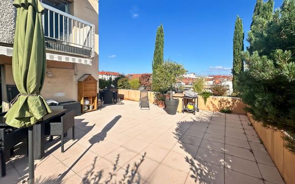Appartement à vendre    5 pièces • 122,01 m2 Lyon 6