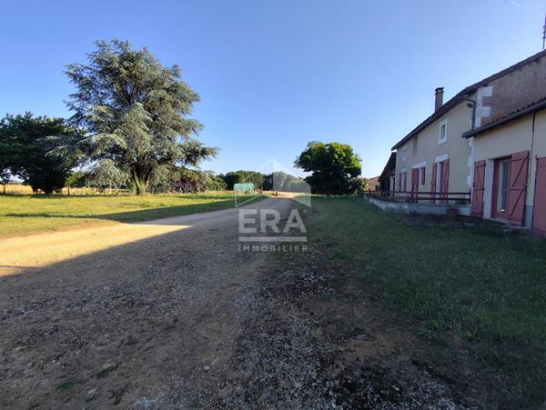 Ancien corps de ferme à rénové BLANZAY